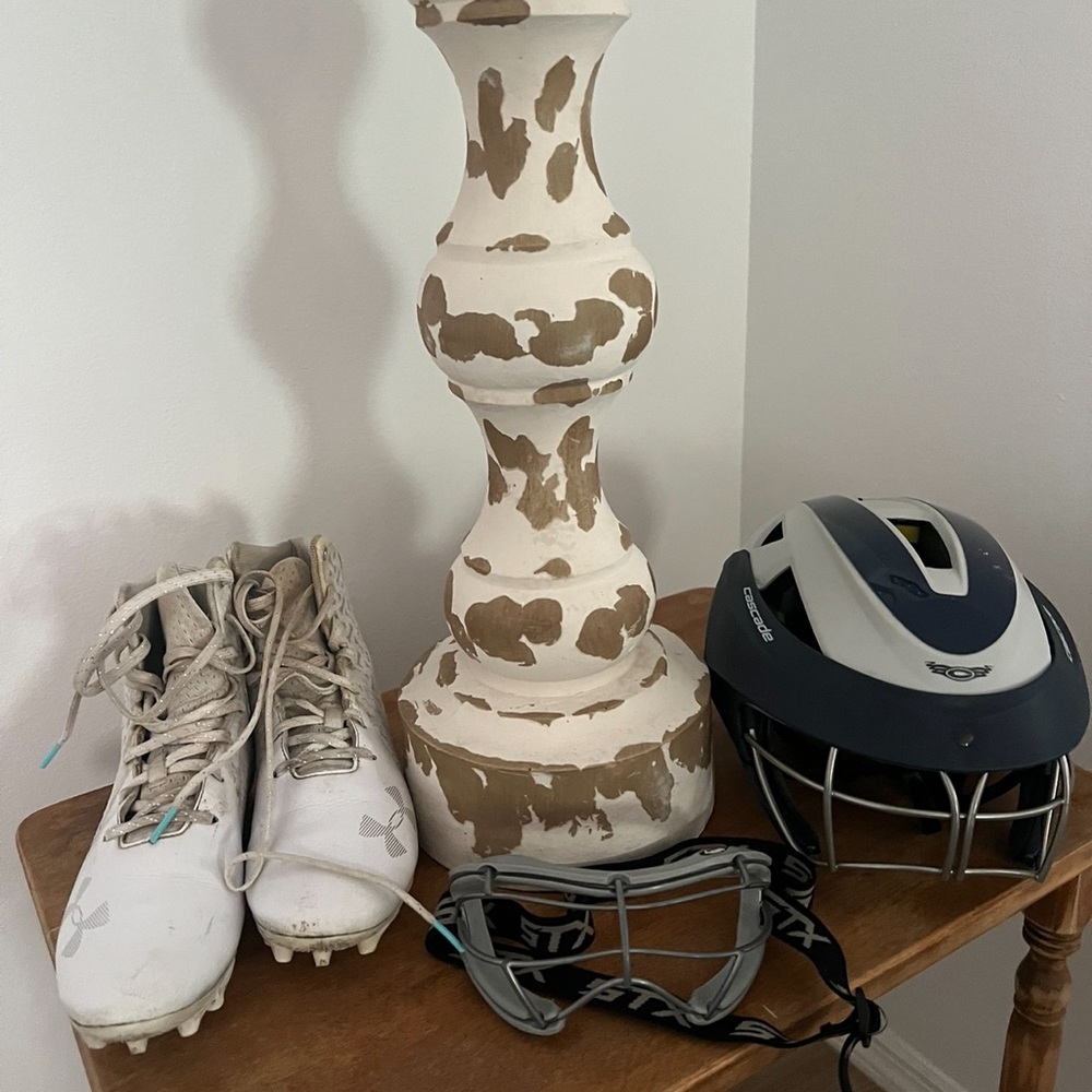 Size 7.5 Girls LaCrosse cleats/shoes